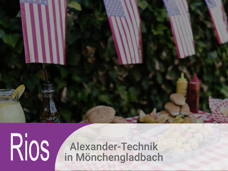 alexander-technik - amerikanische Flagen über ein Tisch wehend